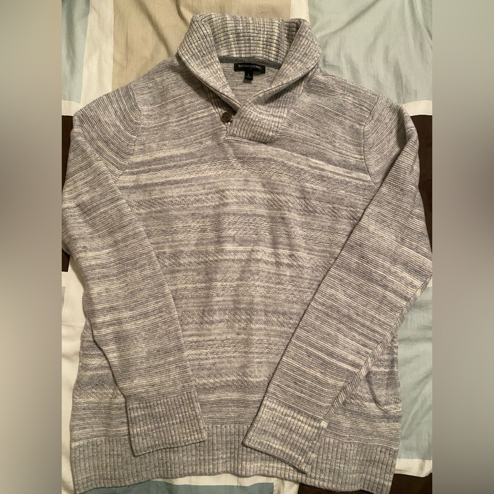 Men’s sweater, v-neck, light grey & white textured line, size L, Banana Republic